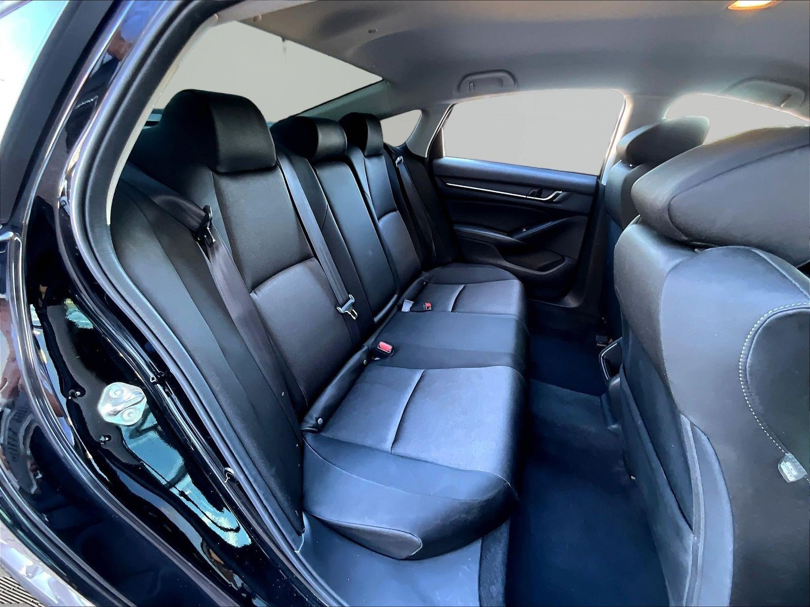 Used 2018 Honda Accord LX image 23