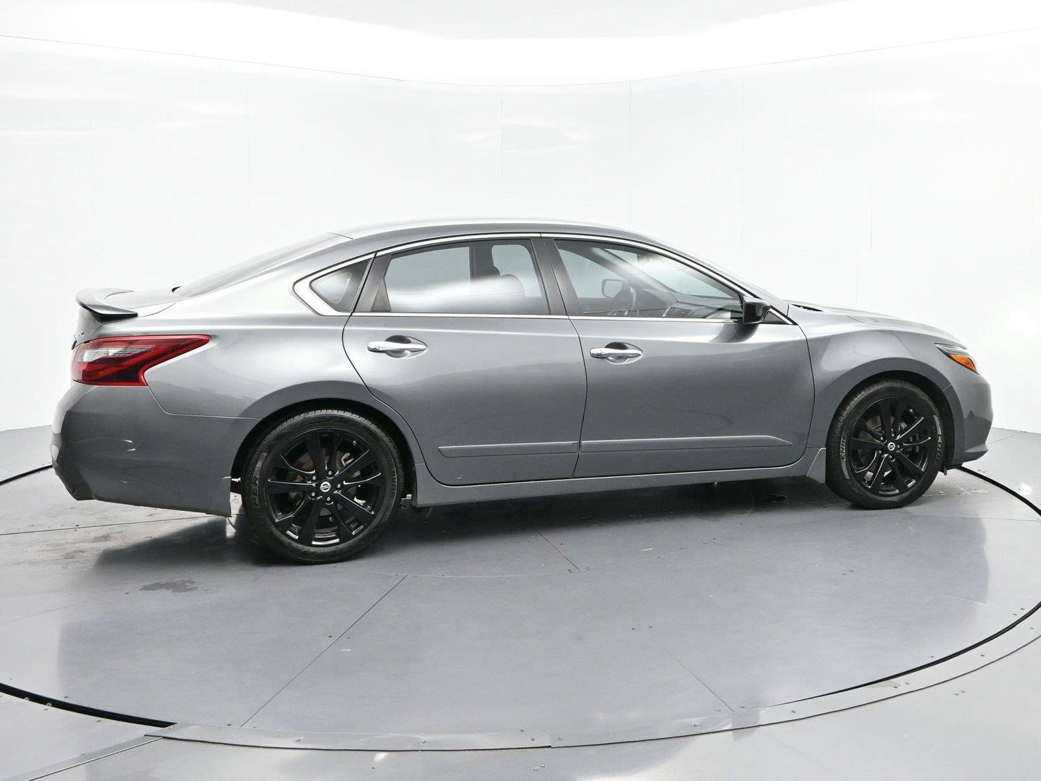 Used 2017 Nissan Altima 2.5 SR w/ Midnight Edition Package FWD image 8