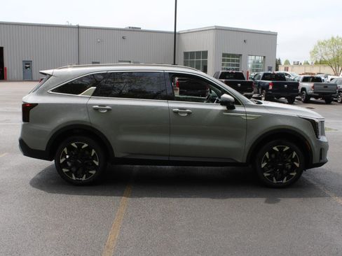 New 2026 Kia Sorento EX AWD/4WD image 4