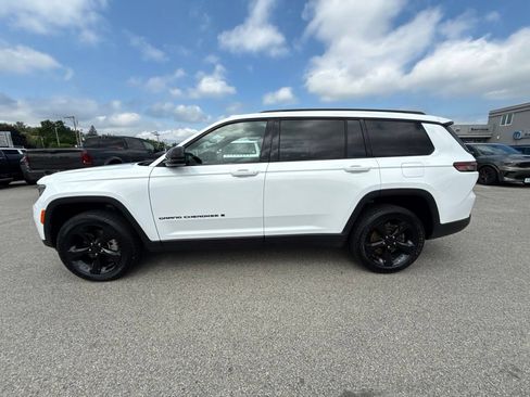 Used 2025 Jeep Grand Cherokee L Limited w/ Black Appearance Package AWD/4WD image 2