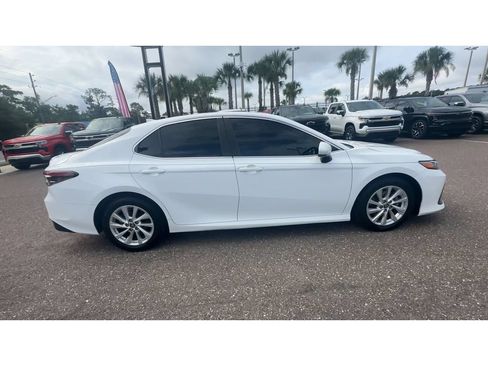 Used 2021 Toyota Camry LE FWD image 9