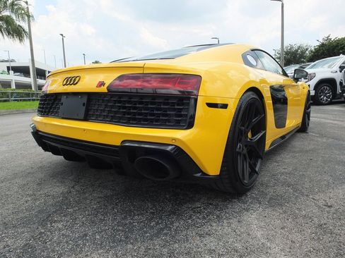 Used 2021 Audi R8 V10 w/ Premium Package RWD image 11