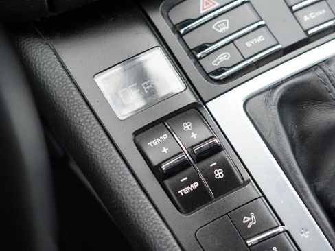 Used 2018 Porsche Macan AWD/4WD image 27