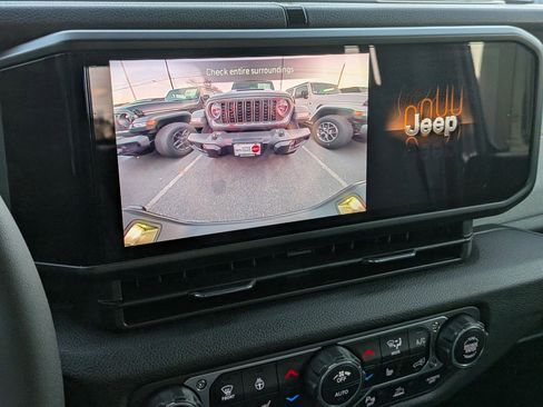 New 2025 Jeep Gladiator Sport image 18