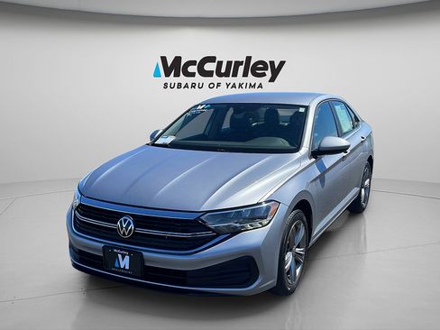 Used 2024 Volkswagen Jetta SE FWD image 9