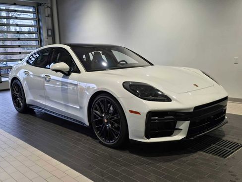 Used 2025 Porsche Panamera GTS image 9