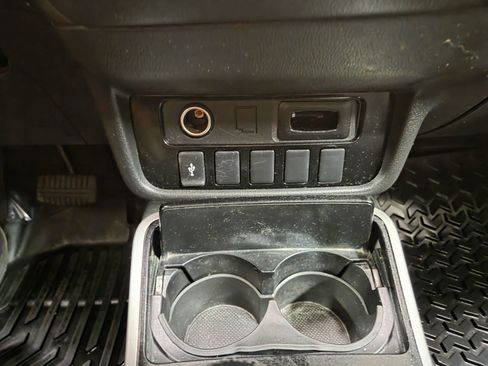 Used 2019 Mitsubishi Outlander SE image 26