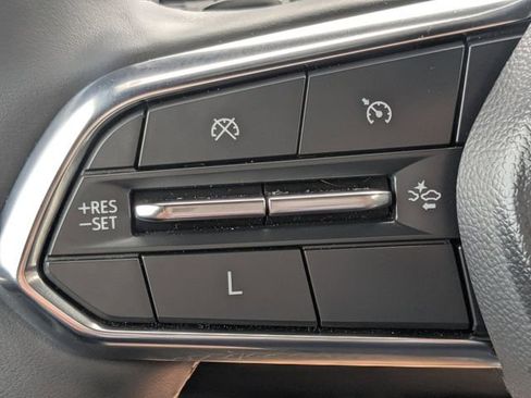 Used 2025 Chevrolet Traverse LT image 23