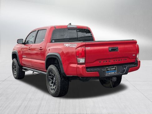 Used 2017 Toyota Tacoma TRD Off-Road w/ Premium & Technology Package AWD/4WD image 3