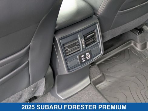 Used 2025 Subaru Forester Premium AWD/4WD image 31