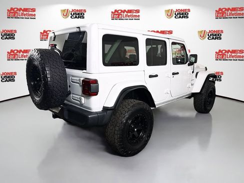Used 2018 Jeep Wrangler Unlimited Sahara AWD/4WD image 15