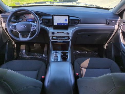 Used 2024 Ford Explorer XLT image 15