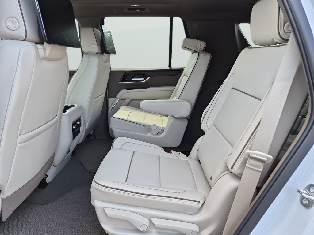 New 2026 GMC Yukon Denali w/ Denali Reserve Package AWD/4WD image 31
