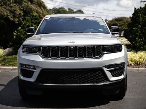 Used 2025 Jeep Grand Cherokee Limited w/ Luxury Tech Group II image 11