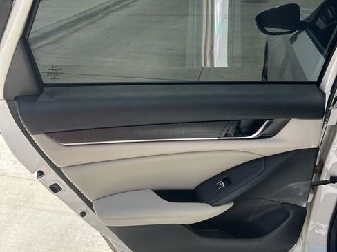 Used 2018 Honda Accord EX-L image 10