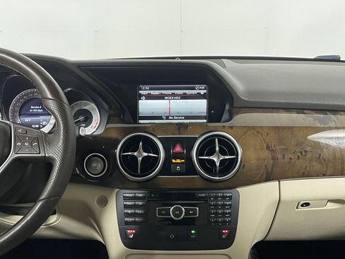 Used 2015 Mercedes-Benz GLK 350 4MATIC image 17