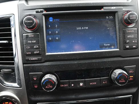 Used 2018 Nissan Titan SV w/ SV Convenience Package image 17