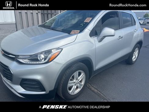 Used 2020 Chevrolet Trax LT w/ LT Convenience Package FWD image 1