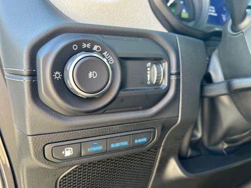 Used 2025 Jeep Wrangler Sahara w/ Safety Group image 31