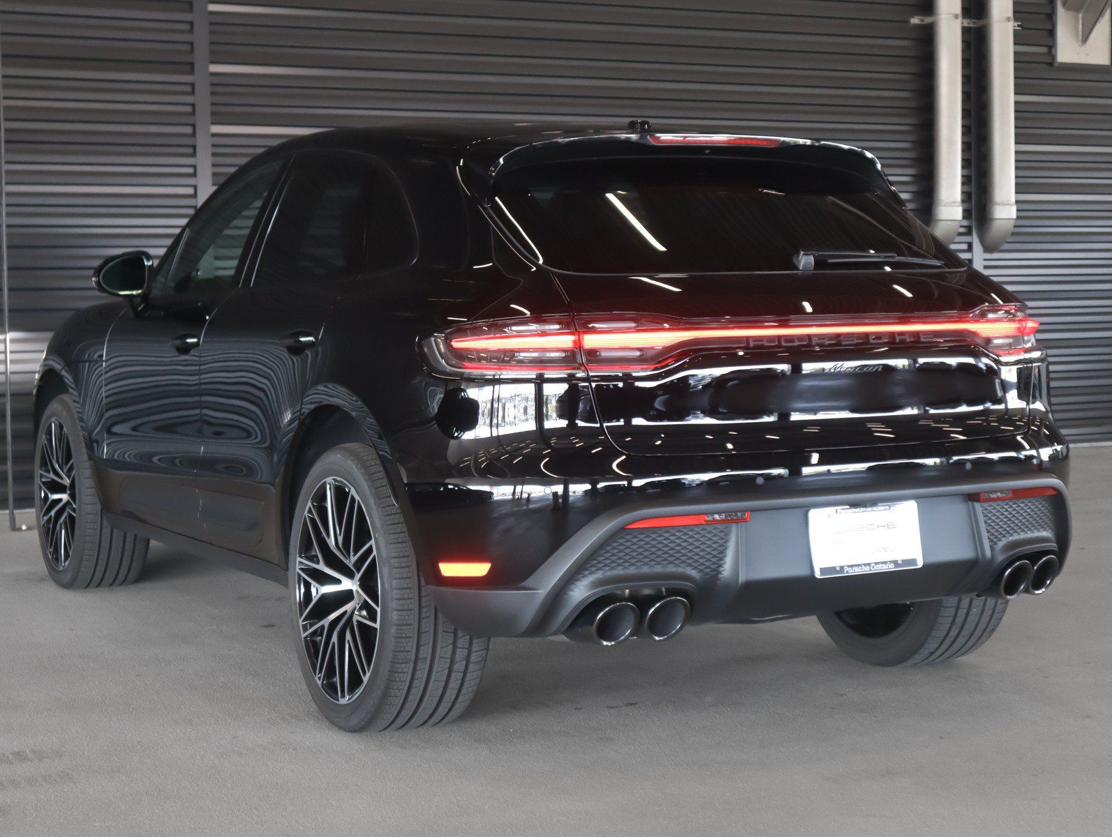 Used 2026 Porsche Macan AWD/4WD image 3