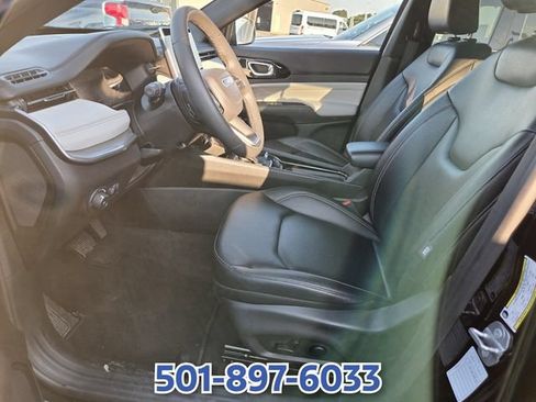 Used 2025 Jeep Compass Limited AWD/4WD image 9