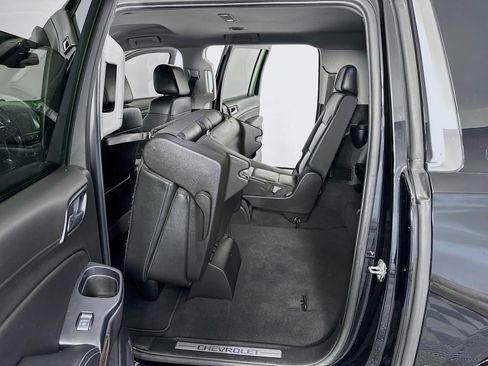 Used 2020 Chevrolet Suburban LT image 33
