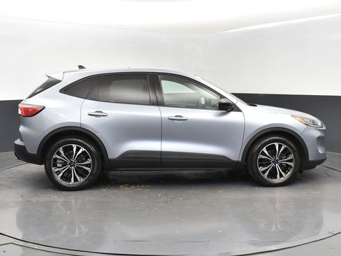 Used 2022 Ford Escape SE w/ SE Sport Appearance Package image 24