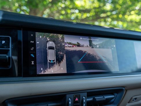 Certified 2025 Porsche Cayenne E-Hybrid w/ Premium Package Plus image 28