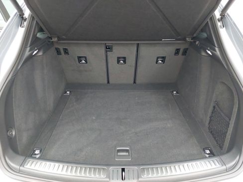 Certified 2025 Porsche Macan image 14