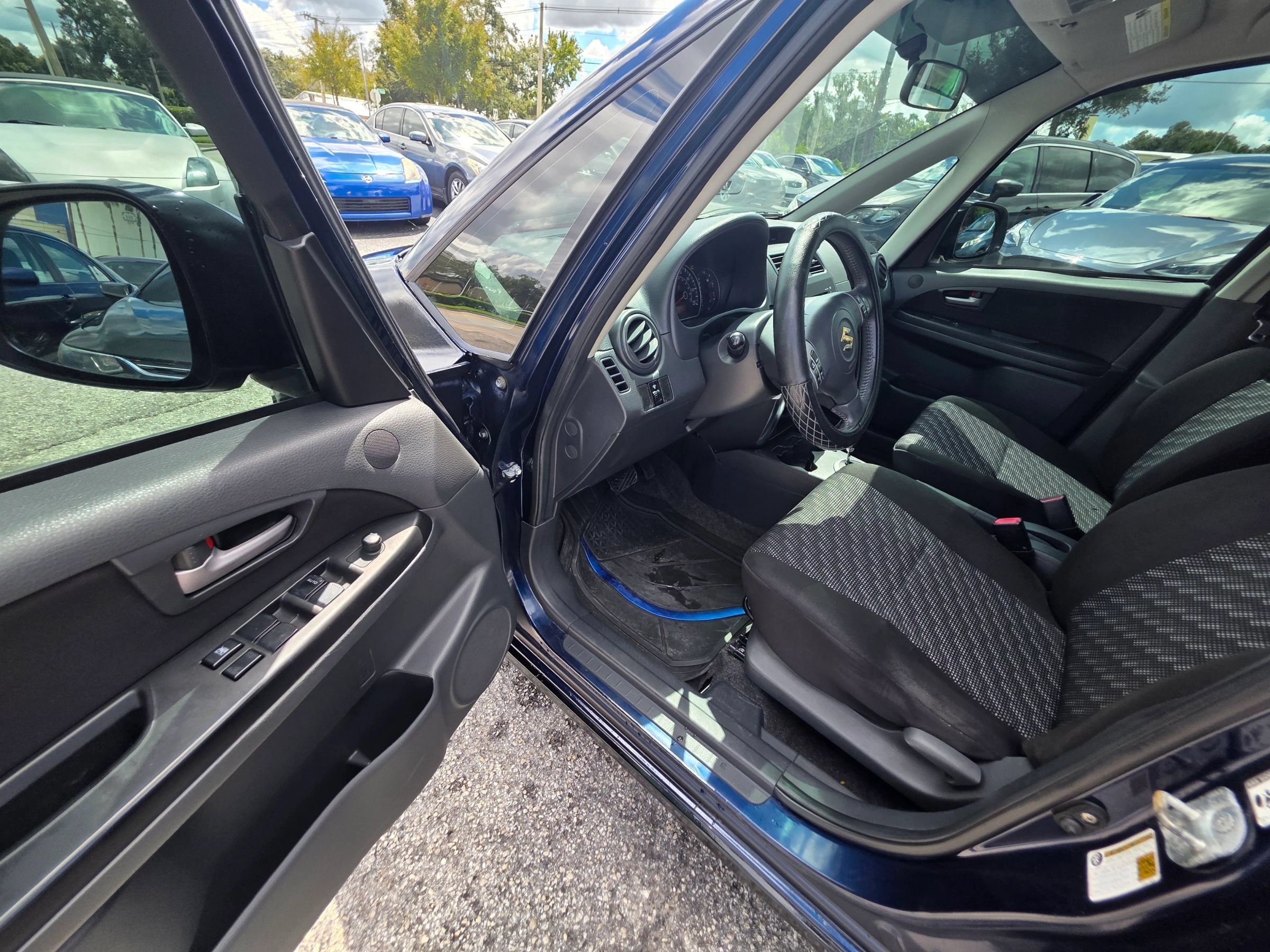 Used 2008 Suzuki SX4 Hatchback FWD image 12