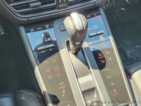 Used 2022 Porsche Macan S w/ Premium Package Plus image 15