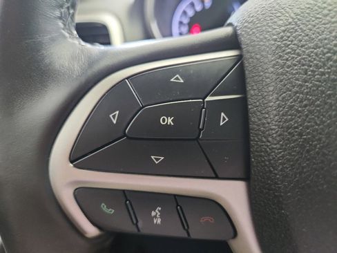 Used 2018 Jeep Grand Cherokee Altitude image 12