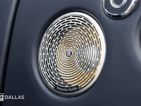 Used 2019 Rolls-Royce Dawn RWD image 40