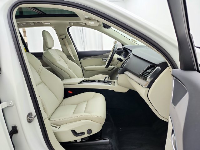 Certified 2025 Volvo XC90 T8 Plus w/ Protection Package Premier AWD/4WD image 19