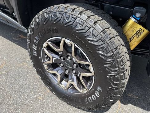 Used 2024 Chevrolet Colorado ZR2 w/ ZR2 Convenience Package III AWD/4WD image 33