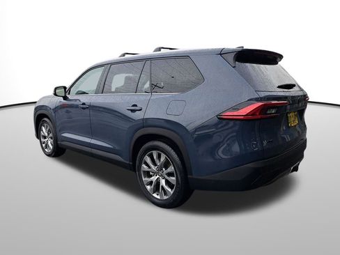 Used 2024 Toyota Grand Highlander XLE image 3