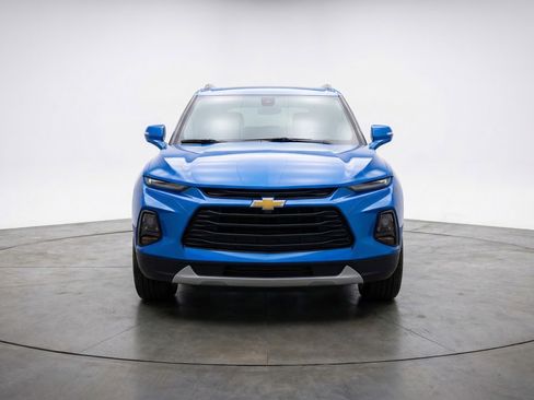 Used 2025 Chevrolet Blazer LT image 2