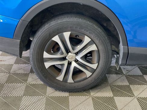 Used 2017 Toyota RAV4 LE FWD image 18