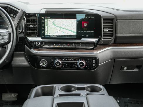 Used 2024 GMC Sierra 1500 SLT image 14