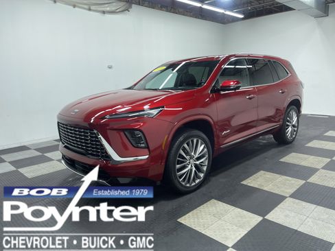 Used 2025 Buick Enclave Avenir FWD image 1