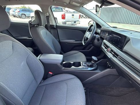 Used 2025 Kia K4 LXS image 30