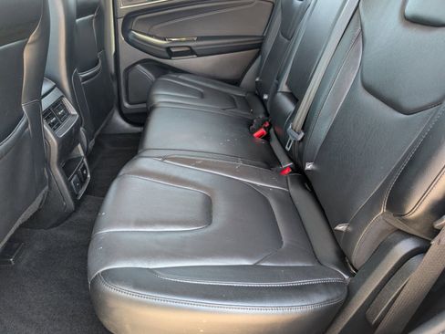 Used 2019 Ford Edge Titanium w/ Cold Weather Package AWD/4WD image 16