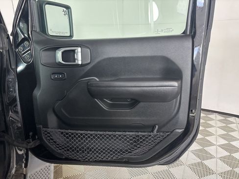 Used 2019 Jeep Wrangler Unlimited Sport S image 25
