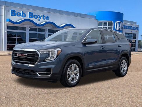 Used 2024 GMC Terrain SLE image 7