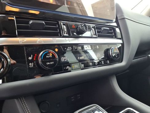 New 2026 Nissan Pathfinder Platinum image 12
