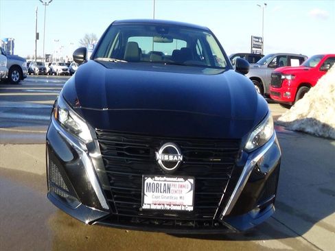 Used 2025 Nissan Altima 2.5 SV image 2