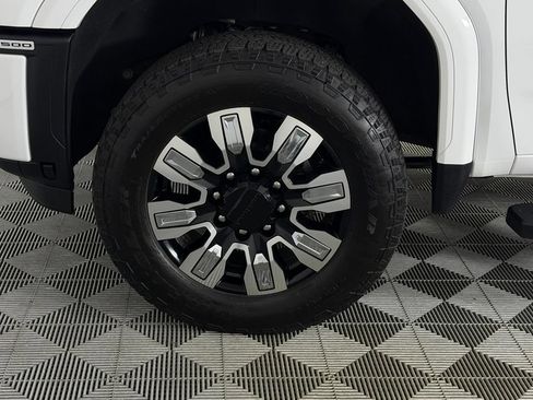 Used 2024 GMC Sierra 2500 Denali AWD/4WD image 13