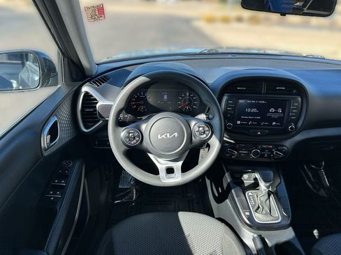 Used 2022 Kia Soul LX image 11