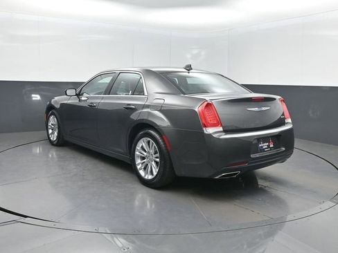Used 2019 Chrysler 300 Touring L w/ Quick Order Package 22F image 3