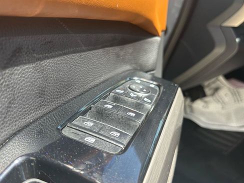 Used 2023 Nissan Pathfinder Platinum FWD image 17